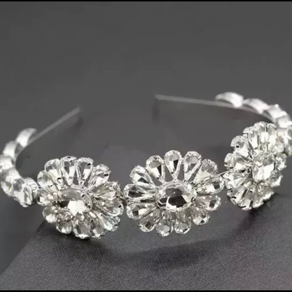 Super Elegant Embellished Headband to Enhance your Casual or Night Our Hair look main image 7